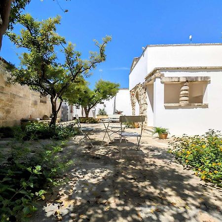 Oikia Vacanze Giuggianello Le Bey Bagian luar foto